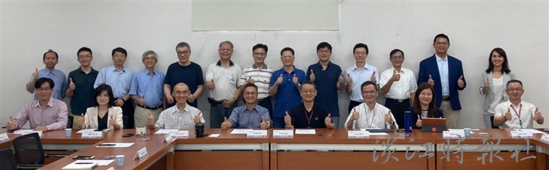 8月27日上午,穩懋半導體股份有限公司副總經理王祥義協同該公司之晶圓廠廠長張文瑞等一行人,前來拜訪工學院並洽談未來產學合作事項。